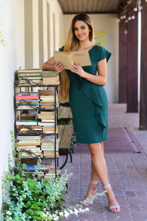 Dámske oblečenie pre mládež od výrobcu kabátov, šiat, oblekov